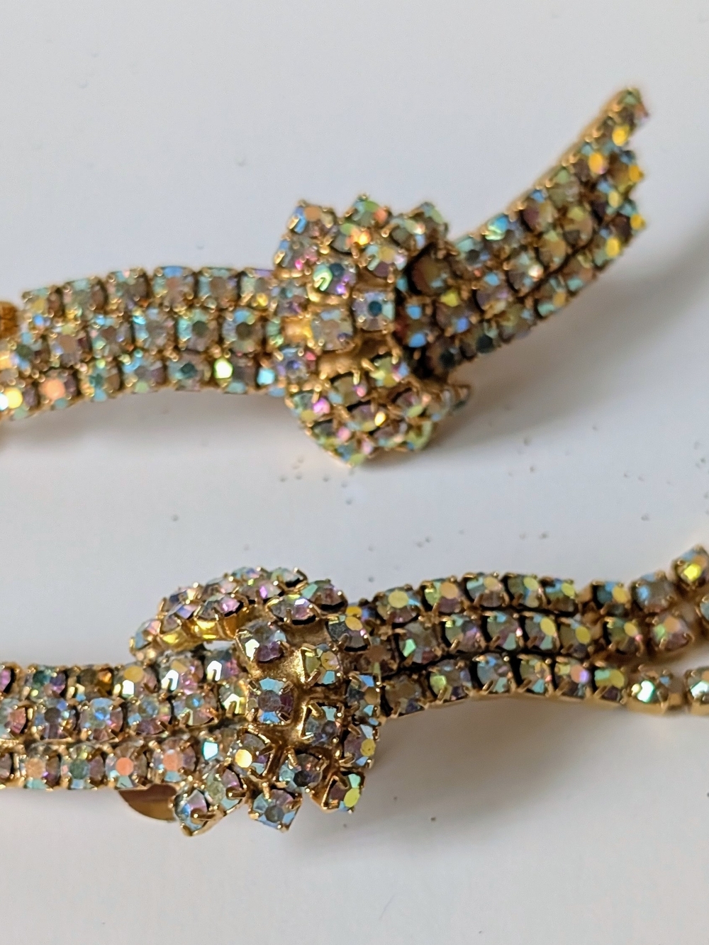 Vintage Aurora Borealis Rhinestone Gold-Tone Ribbon shoe clips - Picture 2 of 9